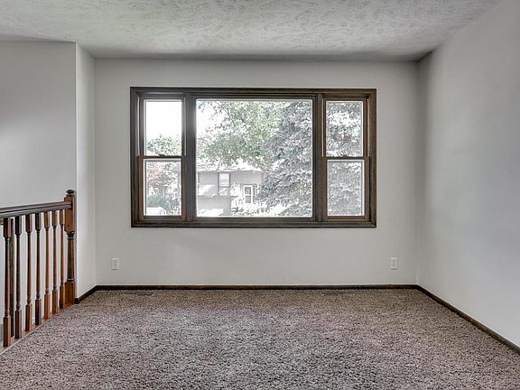5th image of 213 Acorn Cir