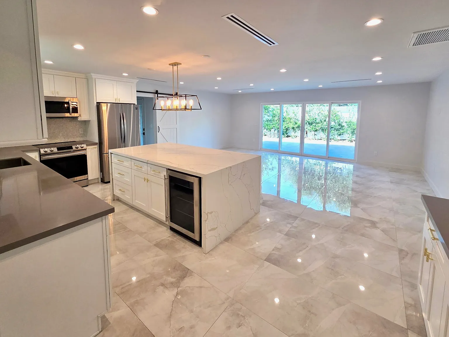 3 bed, 1436 sqft, $5,995 — Photo 1