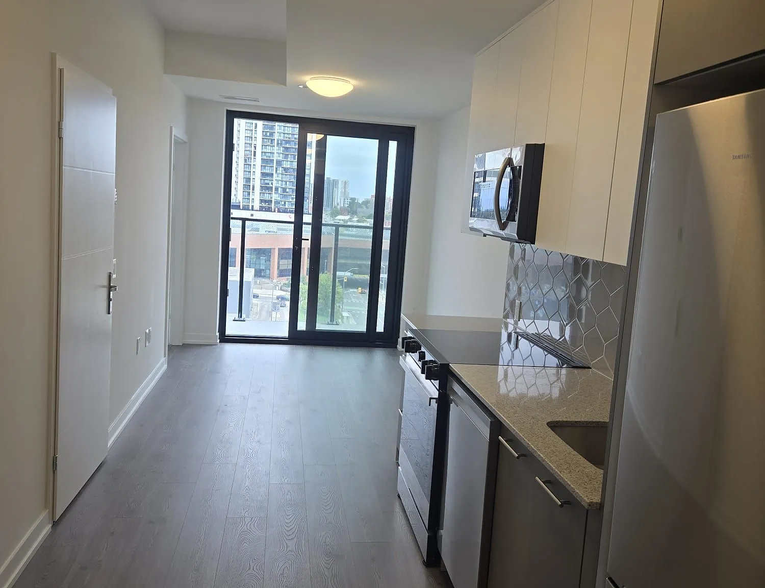 Tek Condos — Photo 4
