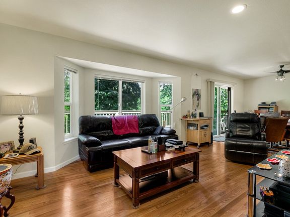 3rd image of 3912 S 284th Pl