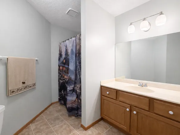 210 Sargent Dr APT 103, Red Wing, MN 55066