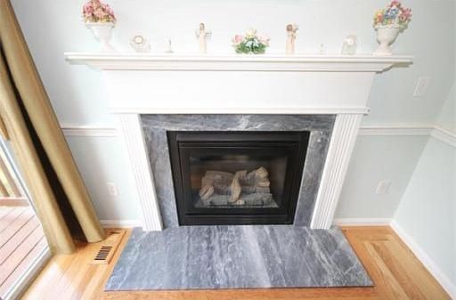 5th image of 622 Thayer St