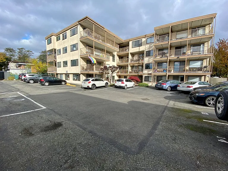 Annaron Apartments — Photo 45