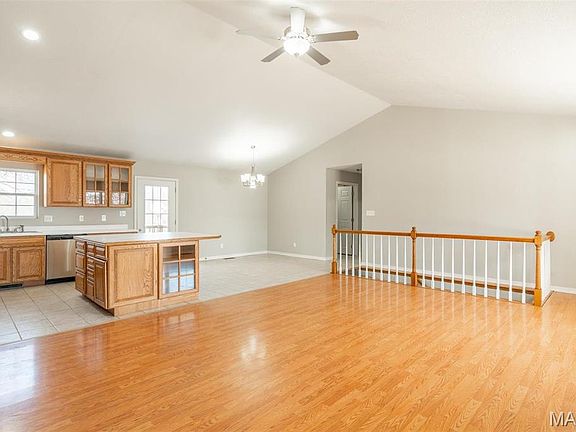 4th image of 269 Red Robin Ln