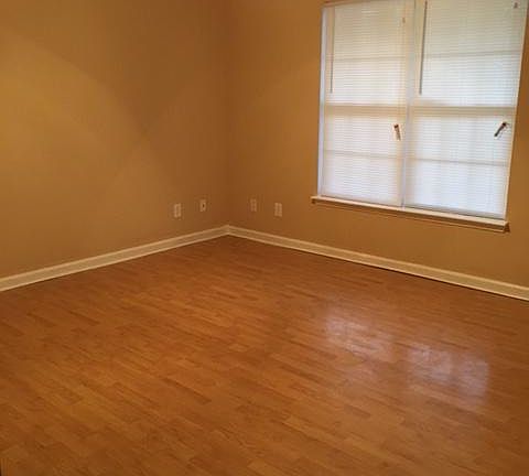 5th image of 3150 Holly Brook Cir NE