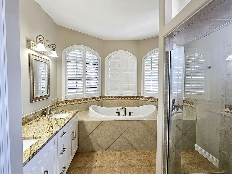 244 SE 20th Ct — Photo 23
