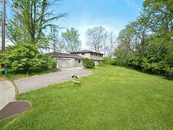 3rd image of 106 Thomson Ct
