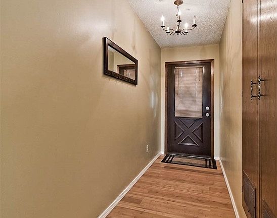 2nd image of 3007 Parkwood Dr