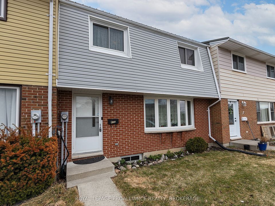 1st image of 5 Winchester Dr #9
