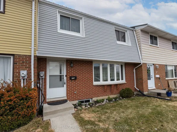 5 Winchester Dr #9, Greater Napanee, ON K7R 3P9