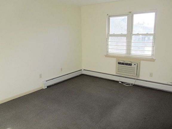 4th image of 56 Underhill Ave #2