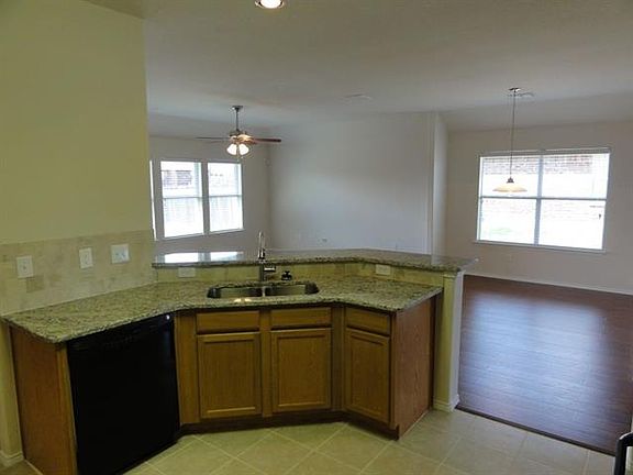 5th image of 204 Shadybrook Dr