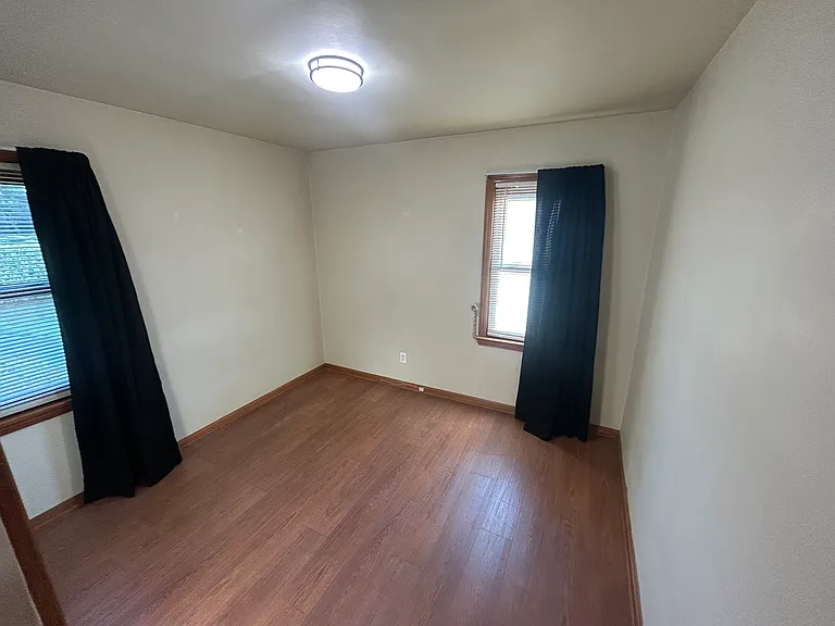 5915 Forest Ave — Photo 11