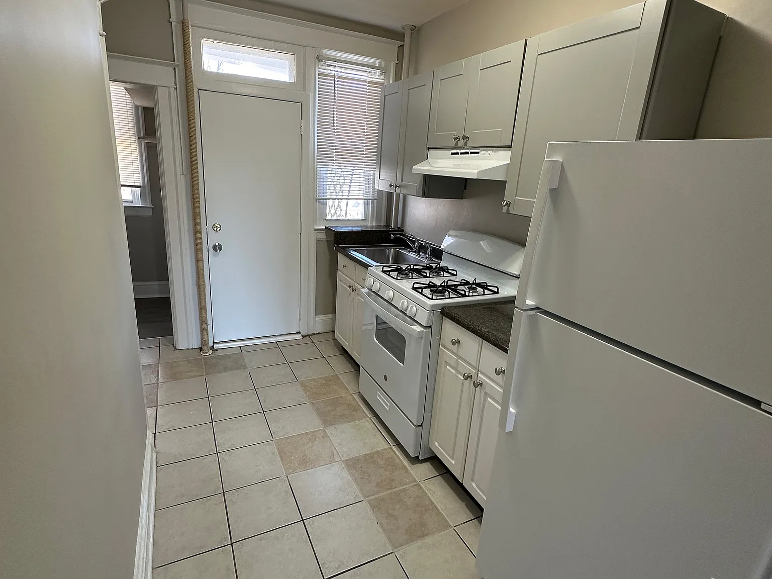 3 bed, 1.5 bath, $1,800 — Photo 3