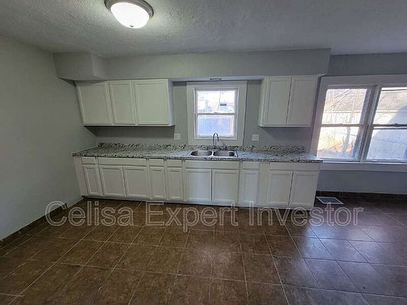 5th image of 3118 Robinwood Dr