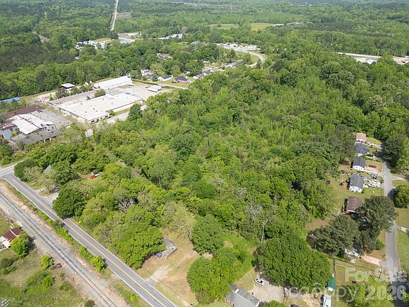 3rd image of Old Landsford Rd