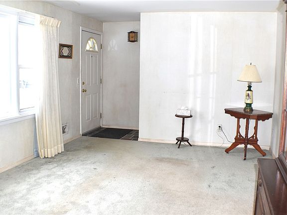 4th image of 81 Fox St