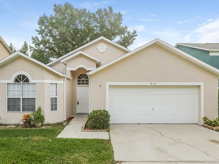 813 Shell Ln — Photo 1