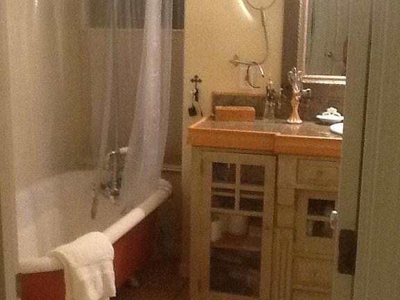 1904 claw foot w/sunset view over ocean