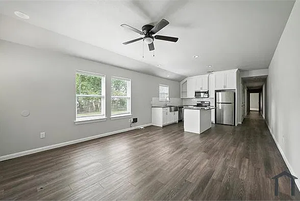 3 bed, 1255 sqft, $1,325 — Photo 2