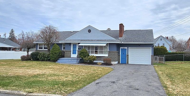 2nd image of 1140 Earl Avenue