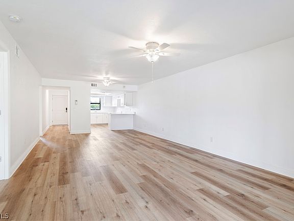 3rd image of 10022 Oxfordshire Ln APT 101