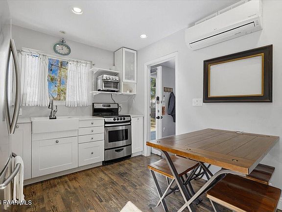 3rd image of 225 Cory Ave