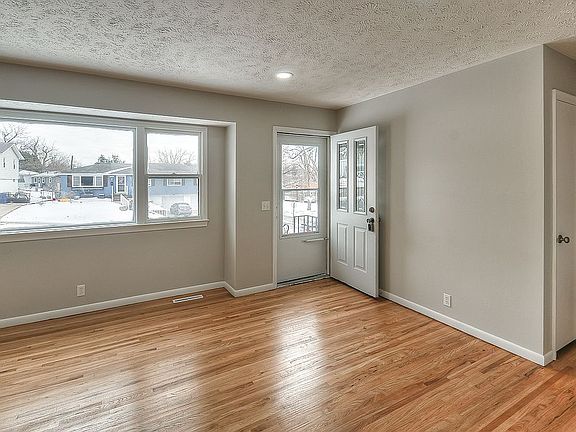4th image of 7302 S 52nd St