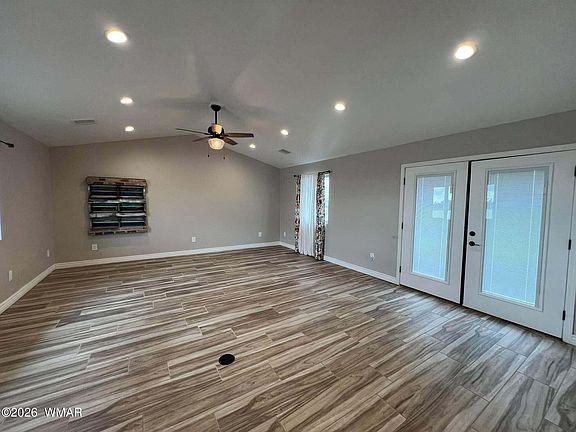 4th image of 274 W Sycamore