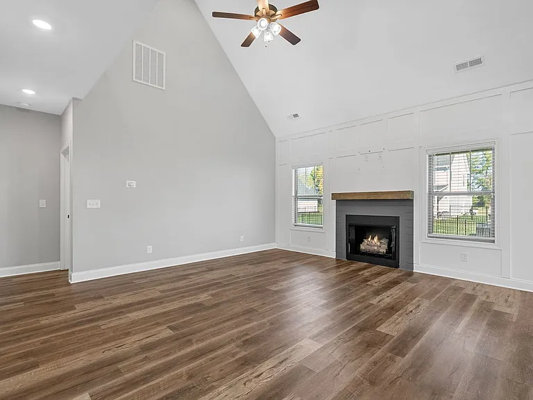 573 Bowden Dr — Photo 6