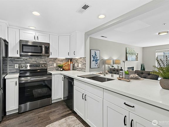 4th image of 4081 224th Lane SE #306