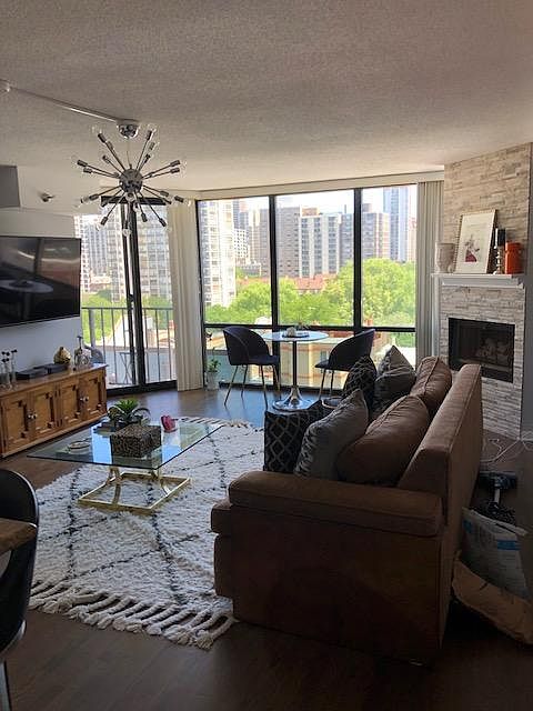 1st image of 1309 N Wells St APT 807