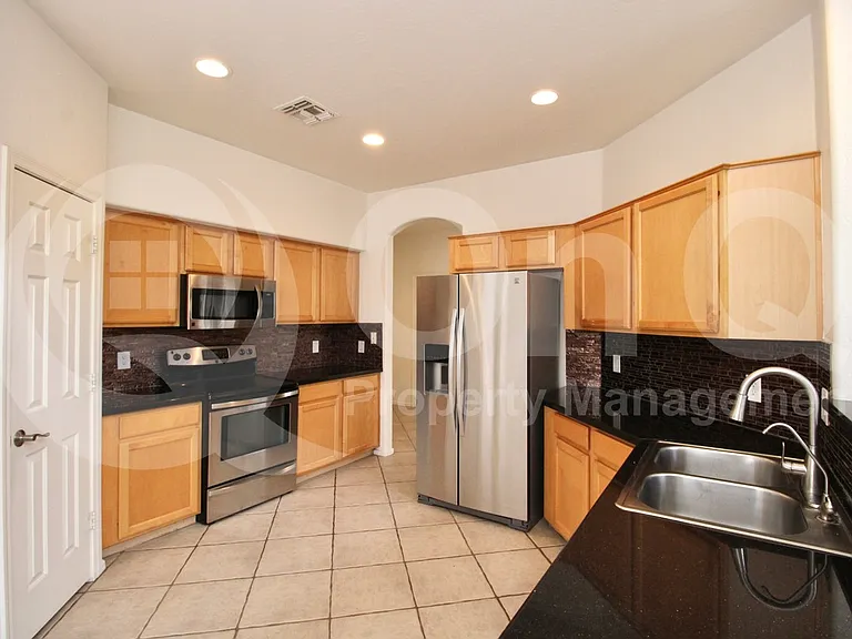 2450 E Darrel Rd — Photo 3