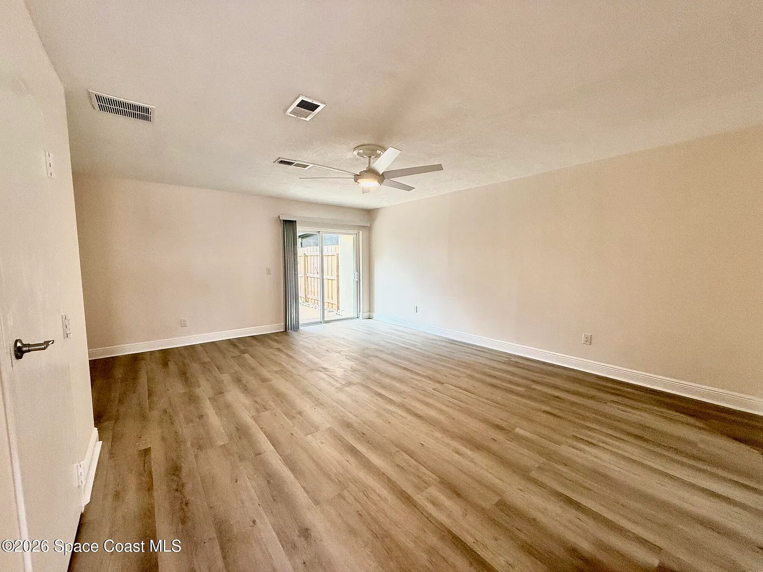 2 bed, 2.5 bath, 1218 sqft, $2,400 — Photo 3
