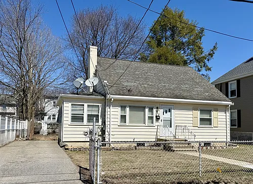27 Hartwell St Photo 1