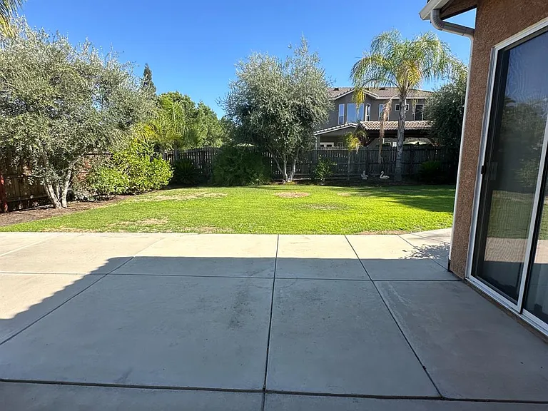 768 Quincy Ave — Photo 38