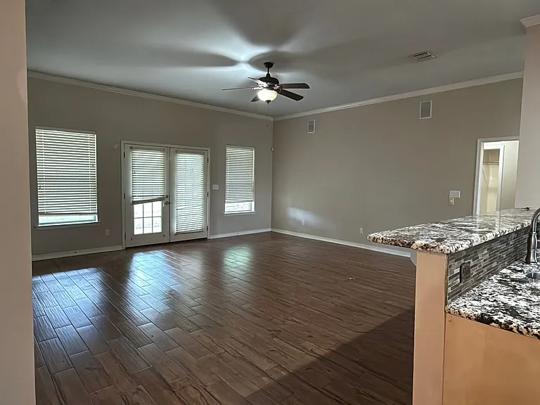 9812 Kings Pointe Dr — Photo 19