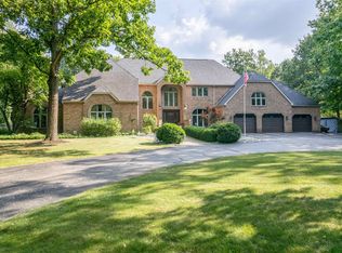 2404 N Quail Run Dr, Midland, MI 48642