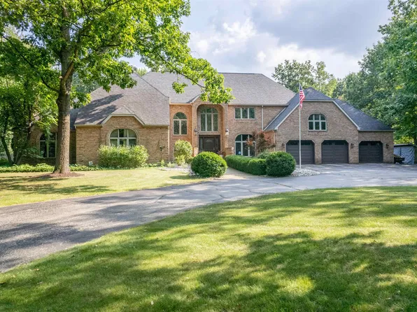 2404 N Quail Run Dr, Midland, MI 48642