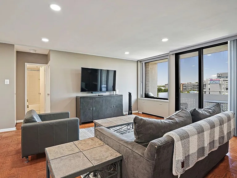 300 M St SW #806N — Photo 2