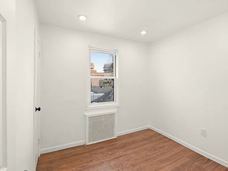 1819 W 3rd St #FULLHOUSE — Photo 9