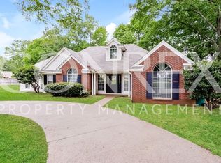 2 Wesley Dr, Deatsville, AL 36022