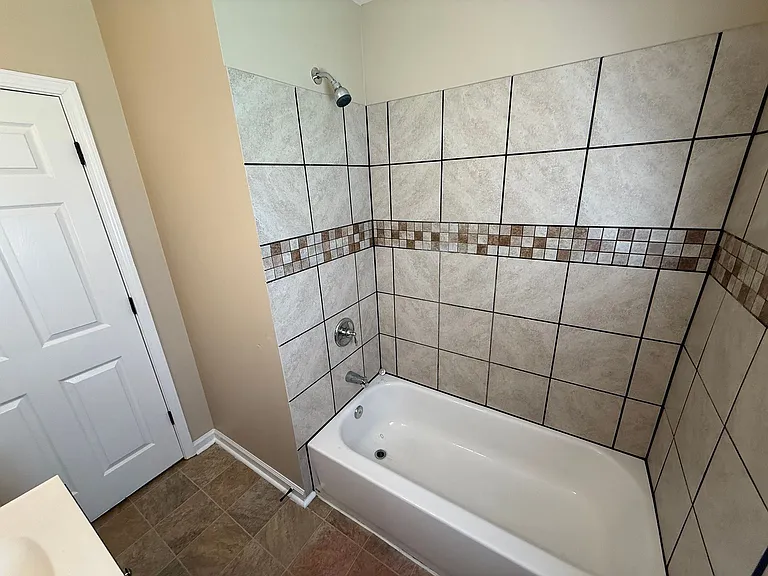 1063 Springdale St — Photo 6