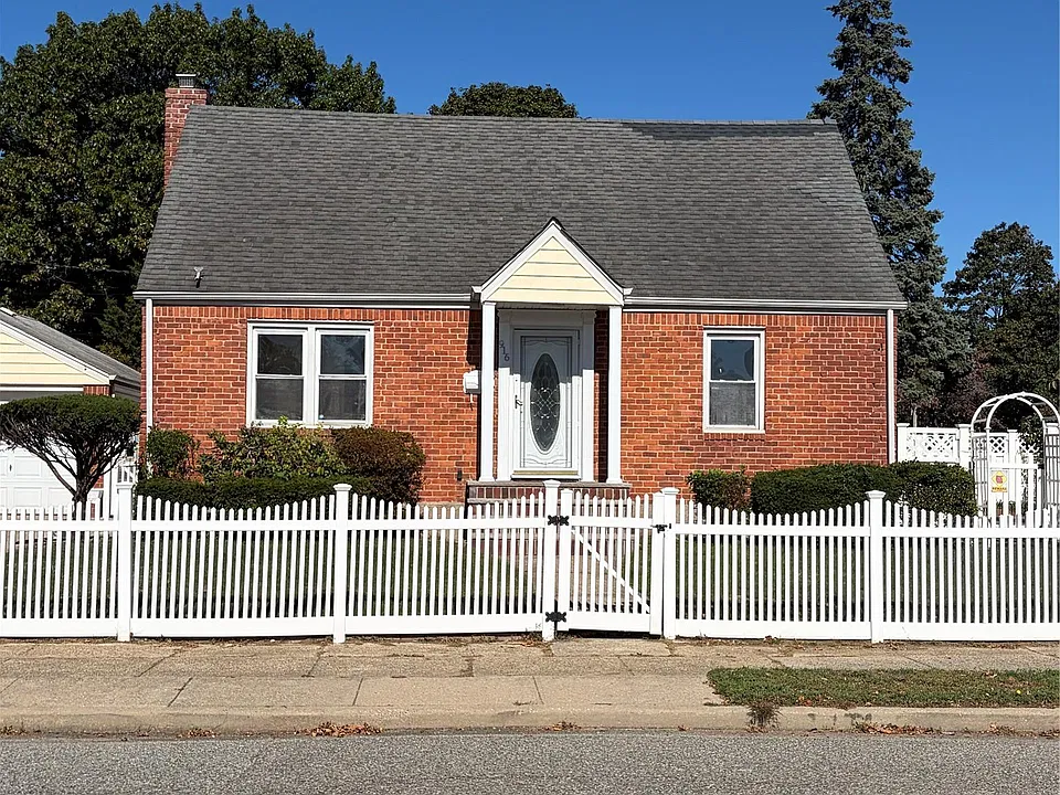 916 Center Dr