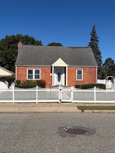 916 Center Dr, Franklin Square, NY, 11010