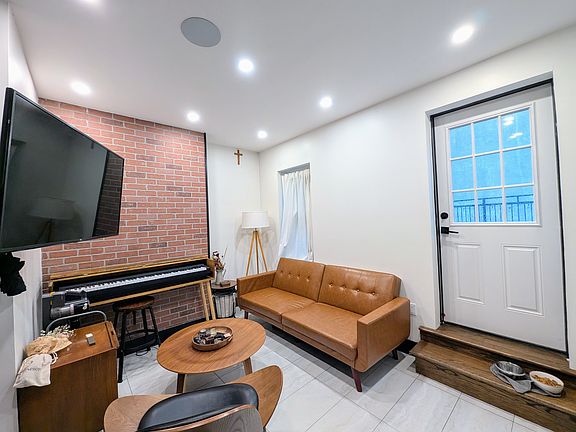 2nd image of 1338 Dekalb Ave #2