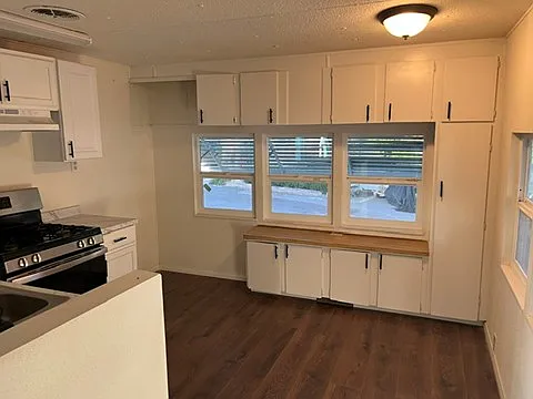 Building Photo - 763 W Avenue L #14