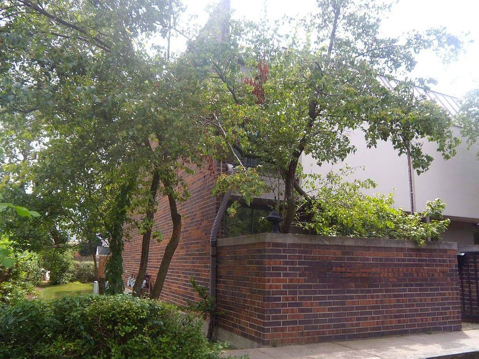 Front of Spacious Townhouse
