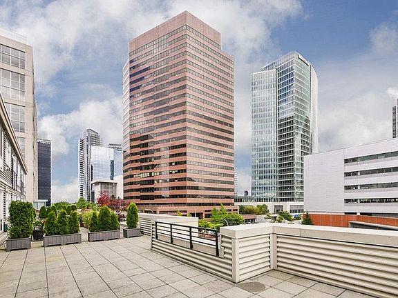 Huge private patio for your unit (600 sq ft)