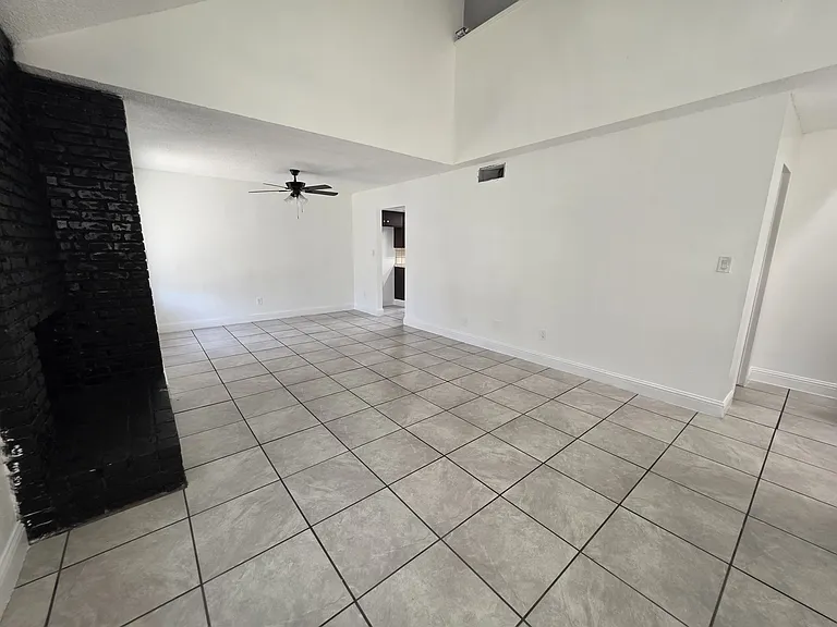 5920 Stockdale Hwy #B — Photo 11